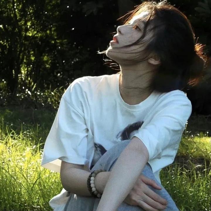 站起来的女孩